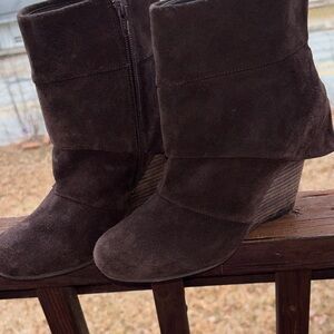 Fergie Brown Leather Detail